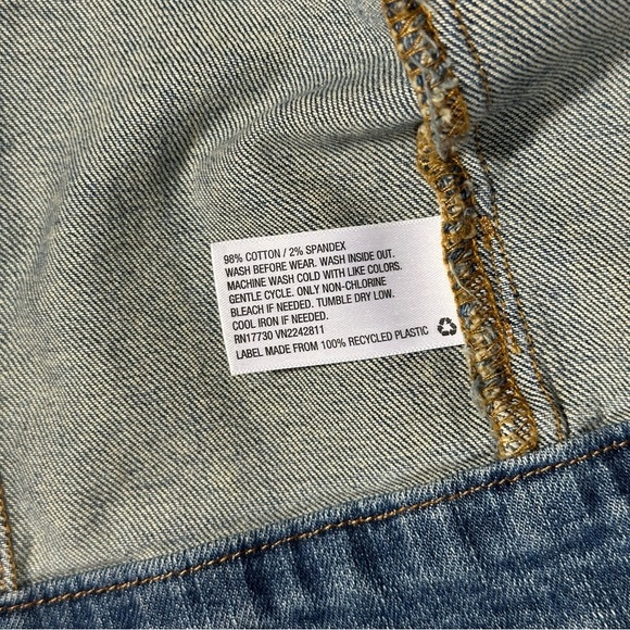 Mossimo Medium Denim Vest Women’s 98% Cotton - Picture 5 of 6